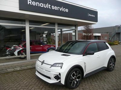 Wit Gebruikt 2025 Renault 5 E-Tech Komfort Hatchback | € 32.899 (Eerlijke prijs)