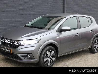 Grijs Gebruikt 2024 Dacia Sandero Expression Hatchback | € 18.480 (Eerlijke prijs)
