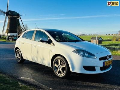 Wit Gebruikt 2013 Fiat Bravo Dynamic Hatchback | € 4.450 (Eerlijke prijs)