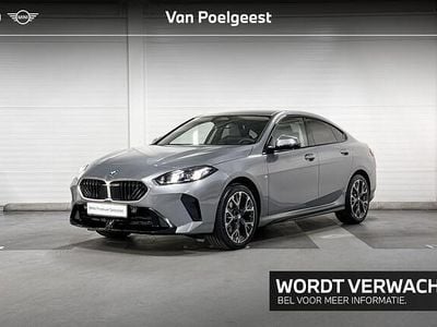 Skyscrapergrau (licht grijs) Occasion 2025 BMW 220 M Sport Coupé | € 40.900 (Super prijs)