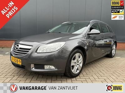 Grijs (metallic) Occasion 2012 Opel Insignia Edition Stationwagen | € 4.495 (Eerlijke prijs)