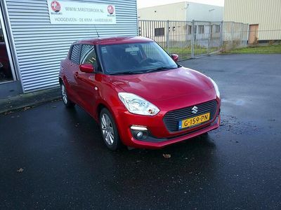 Rood (metallic) Occasion 2019 Suzuki Swift Hatchback | € 12.500 (Eerlijke prijs)