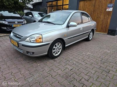 Grijs Occasion 2003 Kia Rio Sedan | € 1.399 (Eerlijke prijs)