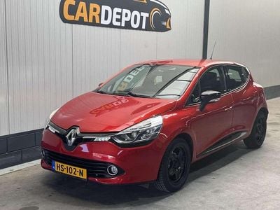 Rood Occasion 2016 Renault Clio IV Expression Hatchback | € 4.799 (Eerlijke prijs)