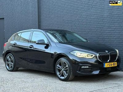 Zwart Gebruikt 2020 BMW 118 Executive Hatchback | € 20.995 (Goede deal)