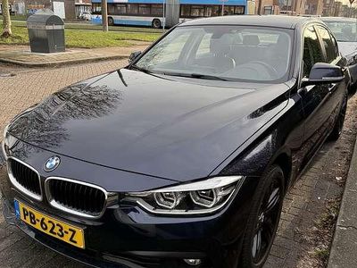 Blauw Occasion 2017 BMW 320 Sedan | € 14.900 (Eerlijke prijs)