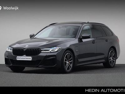 Grijs Occasion 2022 BMW 530e Shadowline Stationwagen | € 41.880 (Duur)