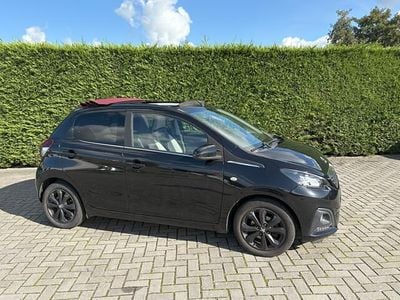 Zwart (metallic) Gebruikt 2017 Peugeot 108 Active Top Cabriolet | € 7.795 (Eerlijke prijs)