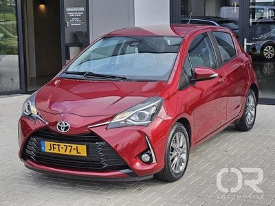Rood Gebruikt 2017 Toyota Yaris Hatchback | € 13.949 (Eerlijke prijs)