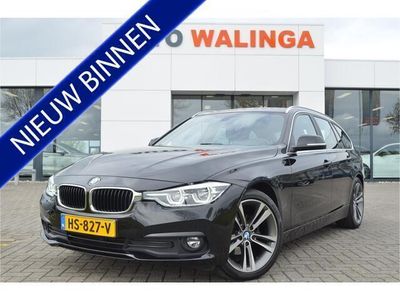 tweedehands BMW 320 3-SERIE Touring d EDE NL auto | Sport interieur | Harman Kardon | Trekhaak afnb | 18'' LMV | M stuur | Navi | Climate | Elektr kofferklep