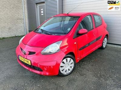 Occasion Toyota Aygo 68 PK (50 kW) 2006 Rood Hatchback