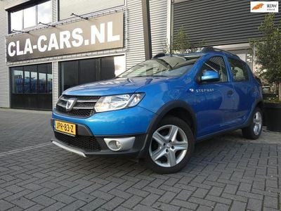 Blauw Gebruikt 2015 Dacia Sandero Lauréate Hatchback | € 6.899 (Eerlijke prijs)
