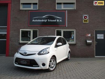 Occasion Toyota Aygo 68 PK (50 kW) 2012 Zwart, metallic lak Hatchback