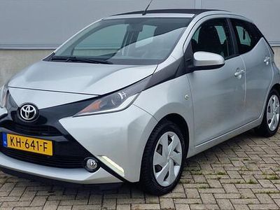 Grijs Gebruikt 2016 Toyota Aygo X-wave Hatchback | € 9.200 (Eerlijke prijs)