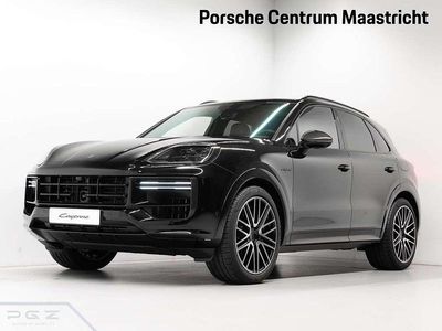 Zwart Nieuw 2025 Porsche Cayenne Turbo E-Hybrid SUV | € 264.904 (Duur)