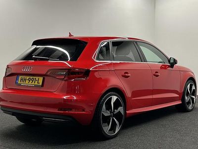 Rood Occasion 2015 Audi e-tron Attraction SUV | € 12.750 (Eerlijke prijs)