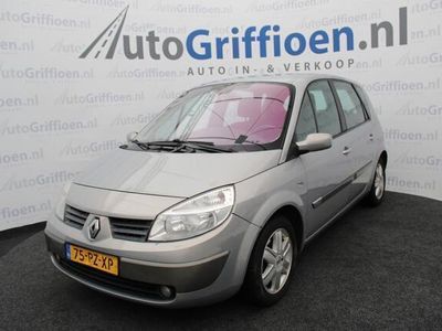 tweedehands Renault Scénic II 1.6-16V Privilège Comfort nette MPV met trekhaak