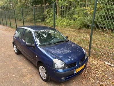 Blauw Gebruikt 2003 Renault Clio II Expression Hatchback | € 1.250 (Eerlijke prijs)