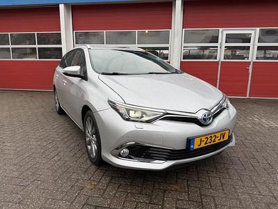 Grijs (metallic) Occasion 2017 Toyota Auris Touring Sports Executive Stationwagen | € 14.850 (Iets duurder)