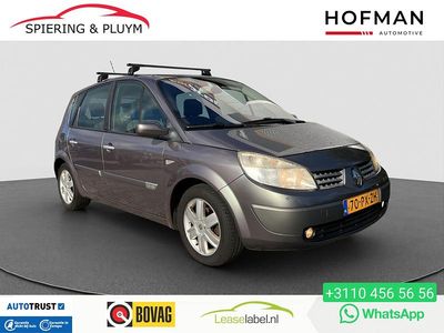 Grijs, metallic lak Gebruikt 2005 Renault Scénic II Komfort MPV | € 1.940 (Eerlijke prijs)