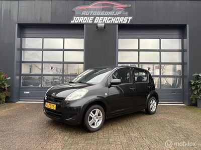 Zwart Gebruikt 2008 Daihatsu Sirion Hatchback | € 1.950 (Eerlijke prijs)