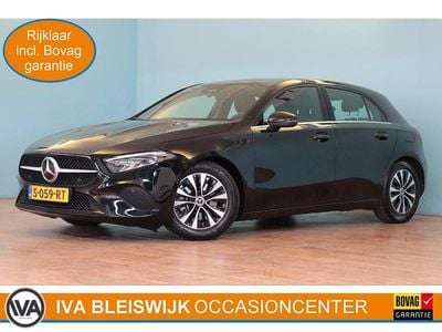 Zwart, metallic lak Gebruikt 2023 Mercedes A180 Business Hatchback | € 28.399 (Eerlijke prijs)