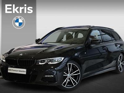 Zwart (metallic) Gebruikt 2021 BMW 318 Executive Stationwagen | € 33.900 (Duur)