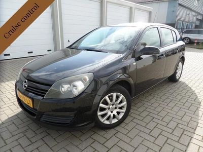 Zwart Gebruikt 2004 Opel Astra Enjoy Hatchback | € 1.999 (Eerlijke prijs)