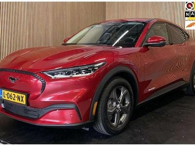 Rood Occasion 2021 Ford Mustang Mach-E SUV | € 19.695 (Eerlijke prijs)