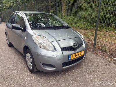 Grijs Gebruikt 2009 Toyota Yaris Hatchback | € 3.750 (Eerlijke prijs)