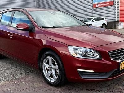 Rood Occasion 2014 Volvo V60 Momentum Stationwagen | € 6.450 (Iets duurder)