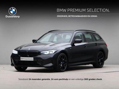 Zwart Gebruikt 2024 BMW 330e M Sport Stationwagen | € 49.950 (Eerlijke prijs)