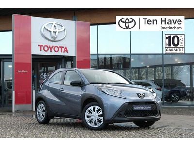 Grijs (metallic) Occasion 2024 Toyota Aygo X Play SUV | € 16.400 (Goede deal)