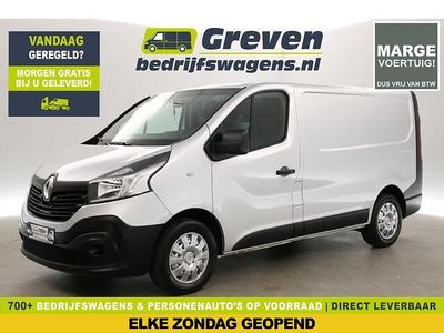 Zilver (metallic) Gebruikt 2015 Renault Trafic MPV | € 9.900