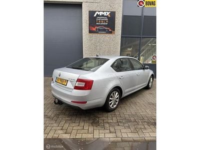 Grijs Occasion 2016 Skoda Octavia Ambition Hatchback | € 8.890 (Goede deal)