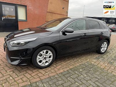 Zwart Gebruikt 2022 Kia Ceed Hatchback | € 17.500 (Eerlijke prijs)