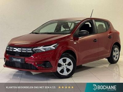 Rood Occasion 2023 Dacia Sandero Essentiel Hatchback | € 15.800 (Eerlijke prijs)