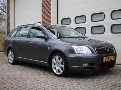 Occasion Toyota Avensis Executive 147 PK (108 kW) 2005 Grijs Stationwagen