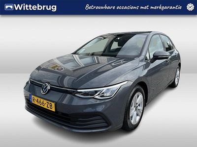 Grijs Gebruikt 2023 VW Golf VIII Life Hatchback | € 22.250 (Eerlijke prijs)
