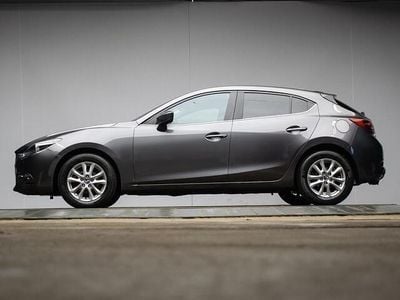 Grijs (metallic) Gebruikt 2018 Mazda 3 Inclusive Hatchback | € 17.945 (Eerlijke prijs)