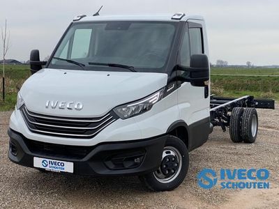 tweedehands Iveco Daily 40C18HA8 AUTOMAAT Chassis Cabine WB 3750