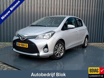 Grijs Occasion 2015 Toyota Yaris Hatchback | € 8.745 (Eerlijke prijs)