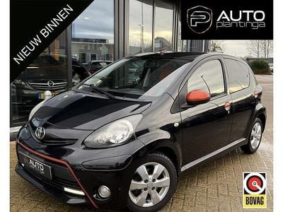 Zwart Gebruikt 2012 Toyota Aygo Hatchback | € 3.295 (Eerlijke prijs)