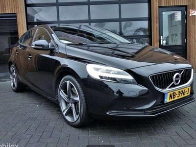 Zwart Gebruikt 2017 Volvo V40 MPV | € 10.950 (Goede deal)