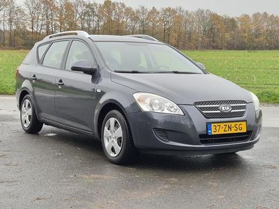 Grijs (metallic) Gebruikt 2008 Kia Ceed Hatchback | € 1.950 (Eerlijke prijs)