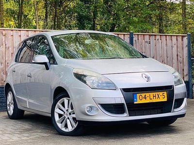 Grijs Gebruikt 2010 Renault Scénic III MPV | € 3.699 (Eerlijke prijs)