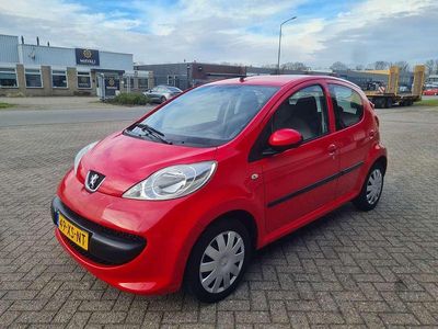 Rood Occasion 2007 Peugeot 107 Hatchback | € 1.000 (Goede deal)