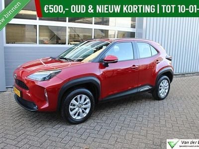 Rood (metallic) Gebruikt 2024 Toyota Yaris Cross Active SUV | € 26.950 (Goede deal)