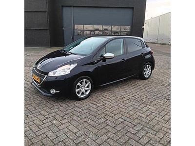 Blauw Gebruikt 2014 Peugeot 208 Style Hatchback | € 4.499 (Eerlijke prijs)