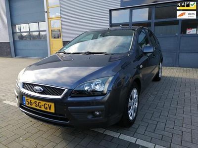Grijs (metallic) Gebruikt 2006 Ford Focus Futura Hatchback | € 1.650 (Eerlijke prijs)